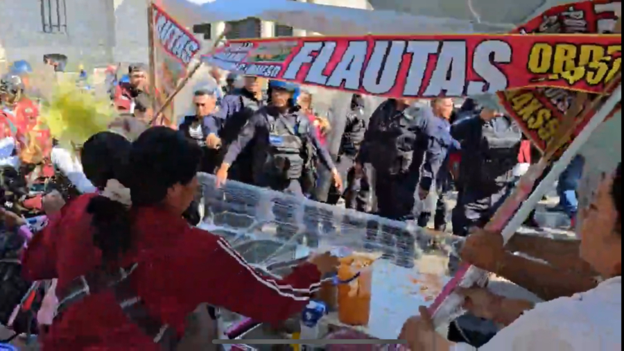 Comerciantes agreden a autoridades durante operativo en la Alameda Central