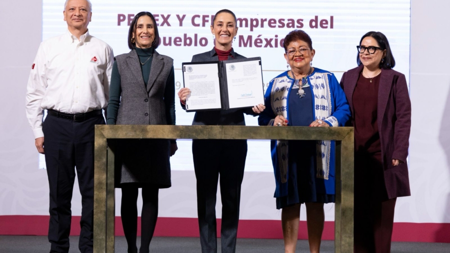 CFE y Pemex vuelven a ser del pueblo: Sheinbaum firma leyes que revierten reforma energética de 2013