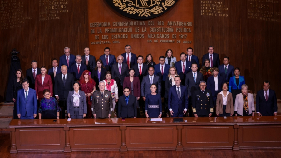 Conmemoran 108° aniversario de la Constitución con llamado a la unidad nacional