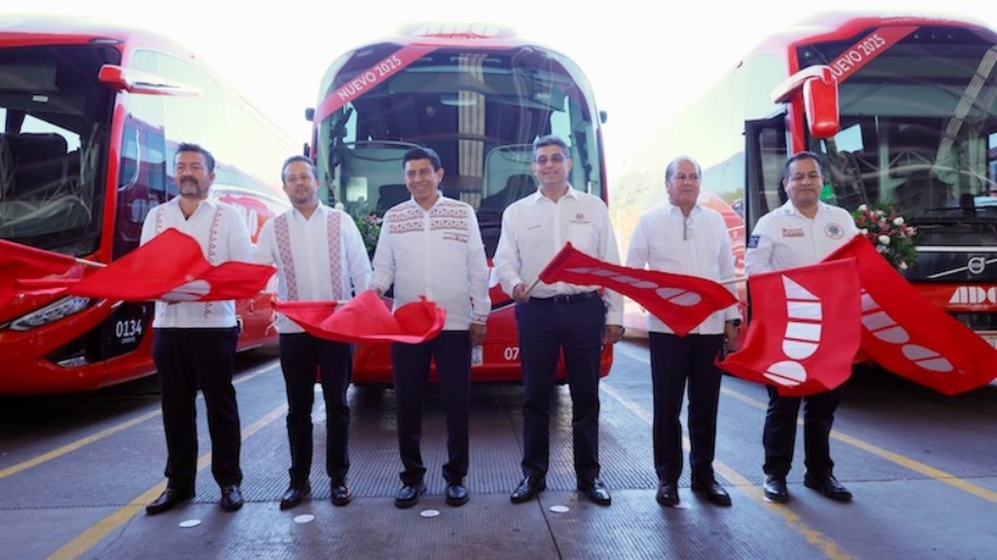 Gobernador de Oaxaca presenta 225 nuevos autobuses de ADO para fortalecer el transporte y el turismo