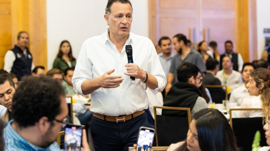 Kuri llama a la juventud queretana a liderar el futuro del estado