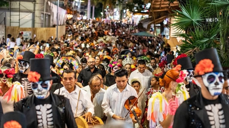 Caribe Mexicano consolida su liderazgo con más de 332 mil visitantes durante el puente del Día de Muertos