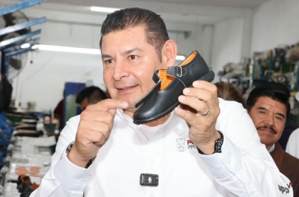 Puebla impulsa la industria del calzado con modelo inclusivo y desarrollo regional para 2026