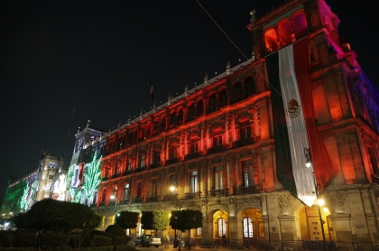 Clara Brugada enciende el alumbrado del 115 Aniversario de la Revolución con homenaje a las mujeres revolucionarias