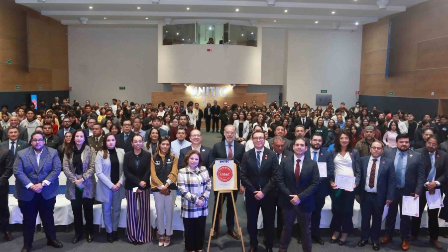 Entregan distintivo CREA nivel Diamante a la UNITEC por su compromiso ambiental