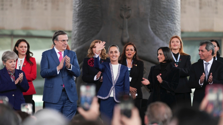 Sheinbaum llama a la inversión privada para impulsar el desarrollo en 2026 como parte del Plan México