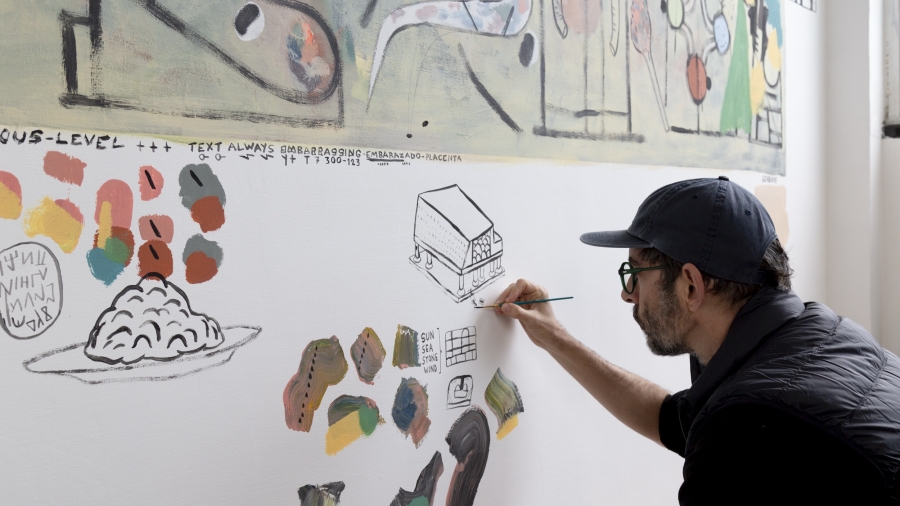 Muros desprendidos y mundos colapsados: El griego Theo Michael trae su arte «rupestre» al Museo de la Ciudad