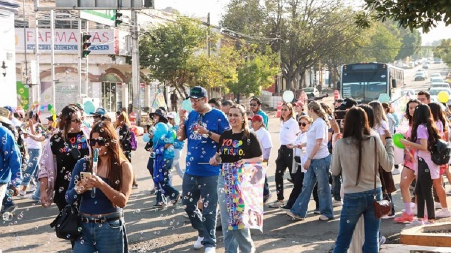 «No es solo discurso, es vivencia»: Perla Flores marcha por la inclusión y los derechos del autismo en Querétaro