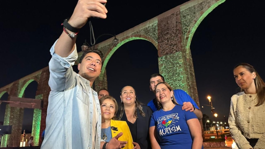 Más allá del símbolo: Perla Flores advierte que iluminar Los Arcos no basta para la inclusión del autismo