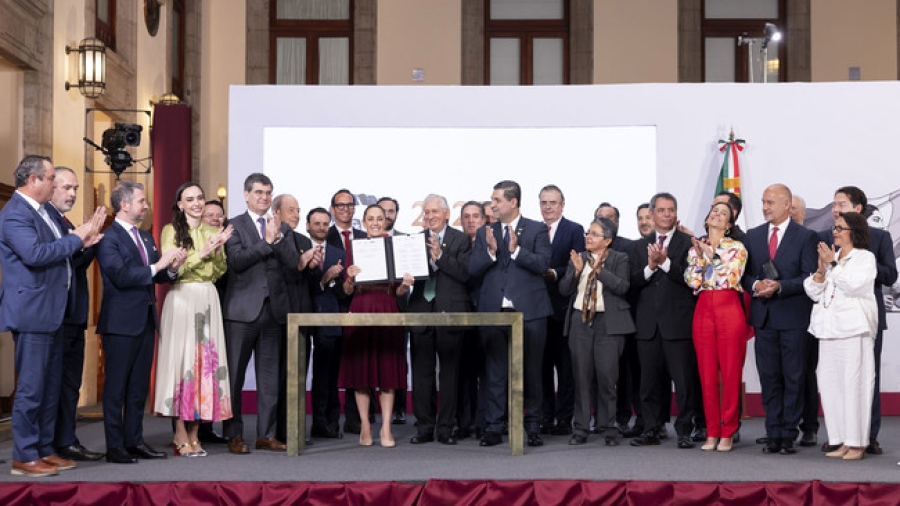 «Lo que compre el gobierno, que sea acero mexicano»: Sheinbaum firma histórico acuerdo para blindar la industria siderúrgica