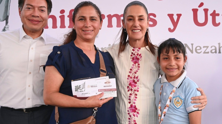 «Que todos lleguen parejitos a la escuela»: Sheinbaum arranca en Neza la entrega nacional de la Beca Rita Cetina
