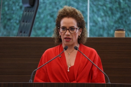 «Una reforma engañosa»: Adriana Meza (PRI) vota en contra del recorte a municipios y acusa distractor político
