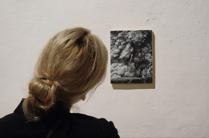 Del muro al lienzo: Dorian FitzGerald trae la mística de «Meghalayan» al Museo de la Ciudad