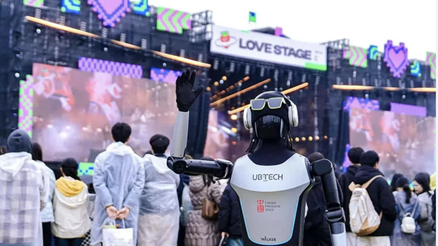 El futuro de la compañía artificial: Robot humanoide de UWORLD logra 3,000 pedidos en solo ocho días