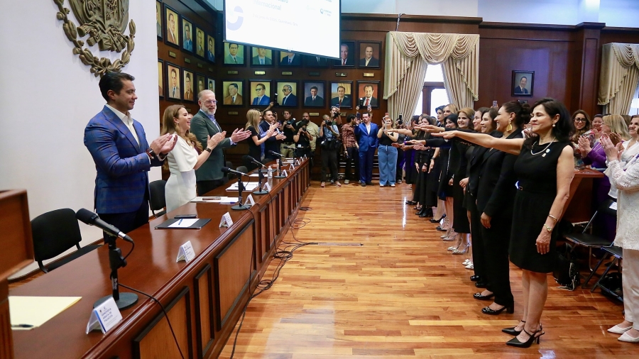 «Cuando las mujeres lideran, las sociedades se transforman»: Rinde protesta el Colectivo 50+1 en Querétaro