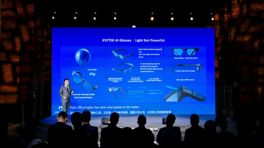 El fin de la barrera del idioma: iFlytek lanza gafas IA ultraligeras que leen los labios y traducen 122 idiomas