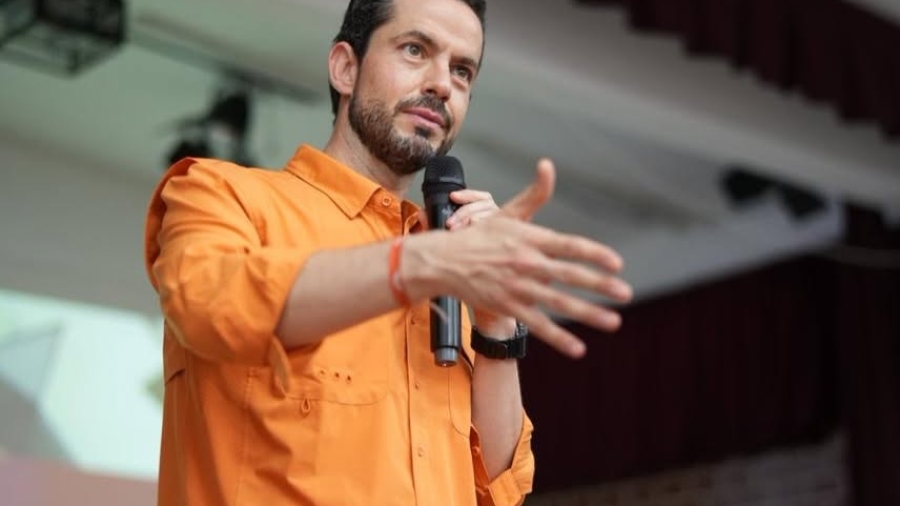 Paul Ospital pide al municipio de Querétaro recortar privilegios antes que vender predios para parques