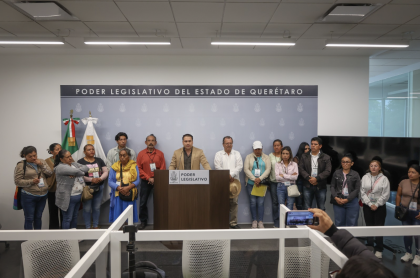 Eric Silva acompaña exigencia de agua potable de comunidades de El Marqués