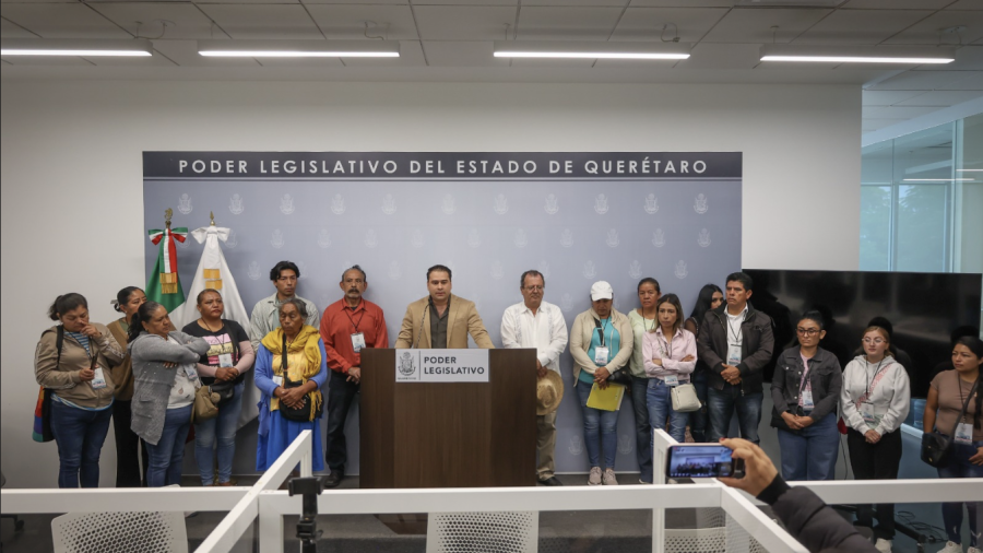 Eric Silva acompaña exigencia de agua potable de comunidades de El Marqués