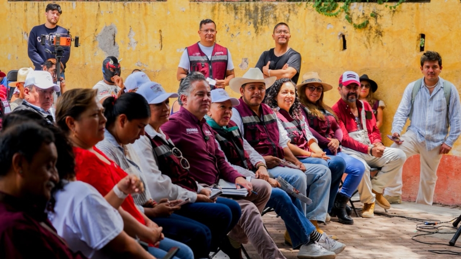 El agua entra de lleno a la carrera por Querétaro: Santiago Nieto escucha reclamos en Colón
