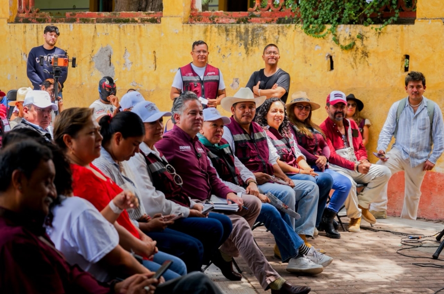 El agua entra de lleno a la carrera por Querétaro: Santiago Nieto escucha reclamos en Colón