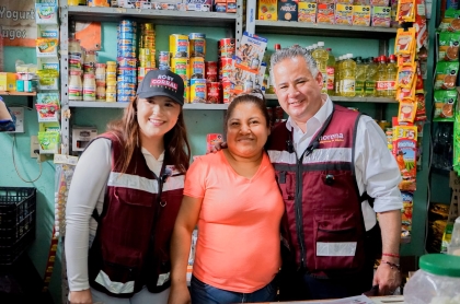Santiago Nieto recorre Paseos de San Miguel y escucha demandas por seguridad, agua y justicia