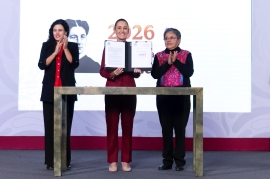 Sheinbaum firma decreto para ampliar la publicación de contratos, auditorías y datos de Pemex y CFE