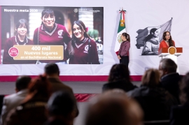 La Presidenta de México observa una presentación sobre las severas afectaciones que los aparatos digitales están provocando en las infancias del país
