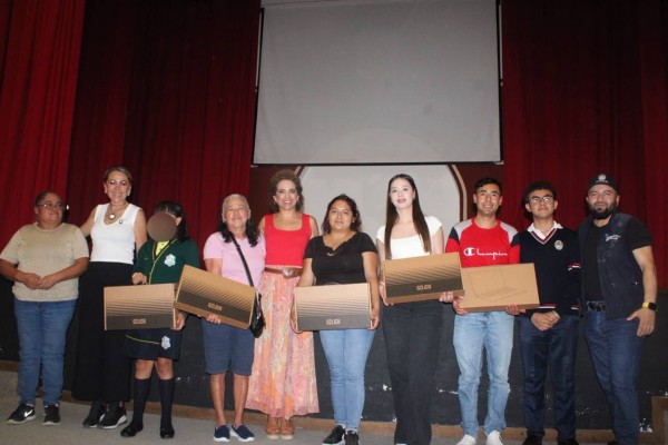 Una computadora en casa: el programa que San Juan del Río lleva desde abril entregando equipo por equipo