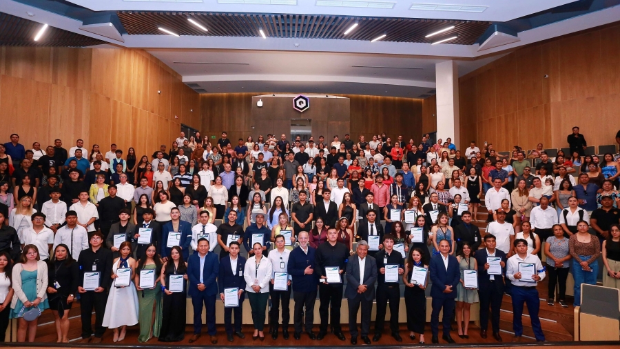 La firma que hace despegar un avión: 31 jóvenes queretanos ya pueden certificar que una aeronave es segura