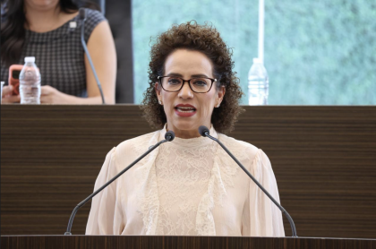 La Diputada Adriana meza desde la tribuna del Congreso de Querétaro