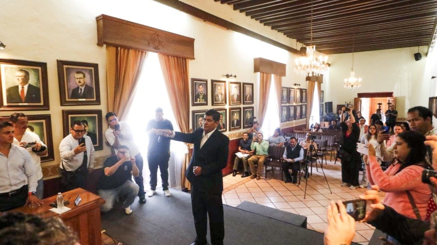 Cabildo avala a Miguel Jiménez; el gobierno omite razones y metas del relevo