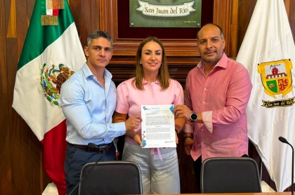 Los regidores de Movimiento Ciudadano, Morena y la independiente muestran documento