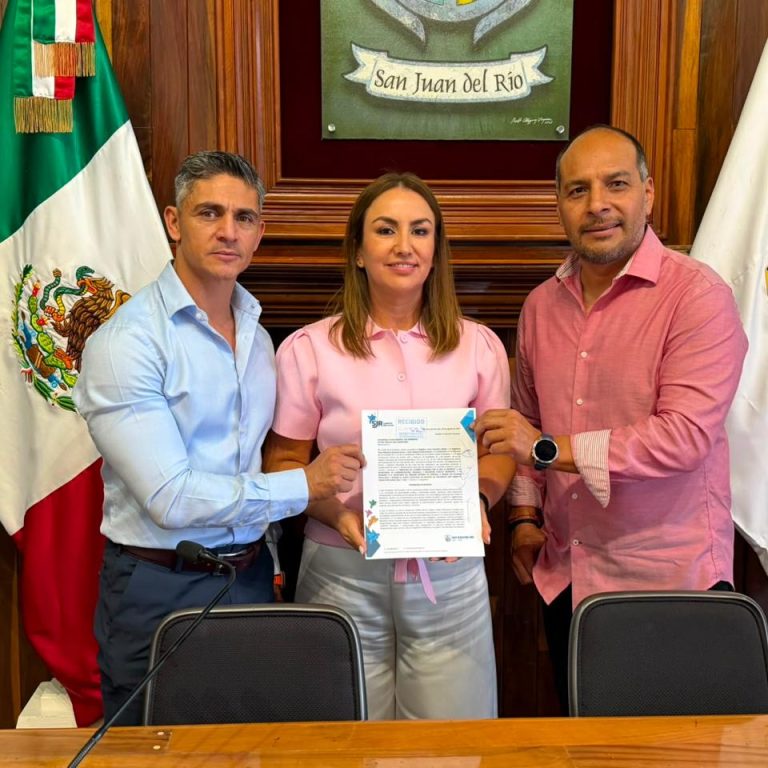 Los regidores de Movimiento Ciudadano, Morena y la independiente muestran documento