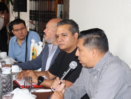 Durante la conferencia de prensa empresarios y transportistas manifestaron sus inconformidades