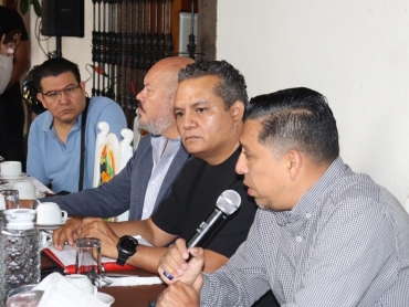 Durante la conferencia de prensa empresarios y transportistas manifestaron sus inconformidades